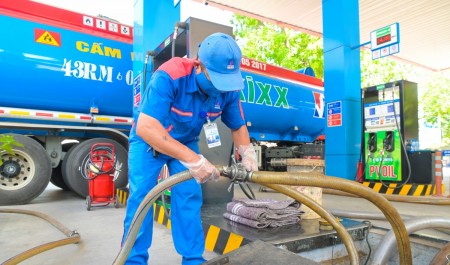 Cận cảnh công tác chuẩn bị cung ứng xăng E10 tại CHXD của PVOIL
