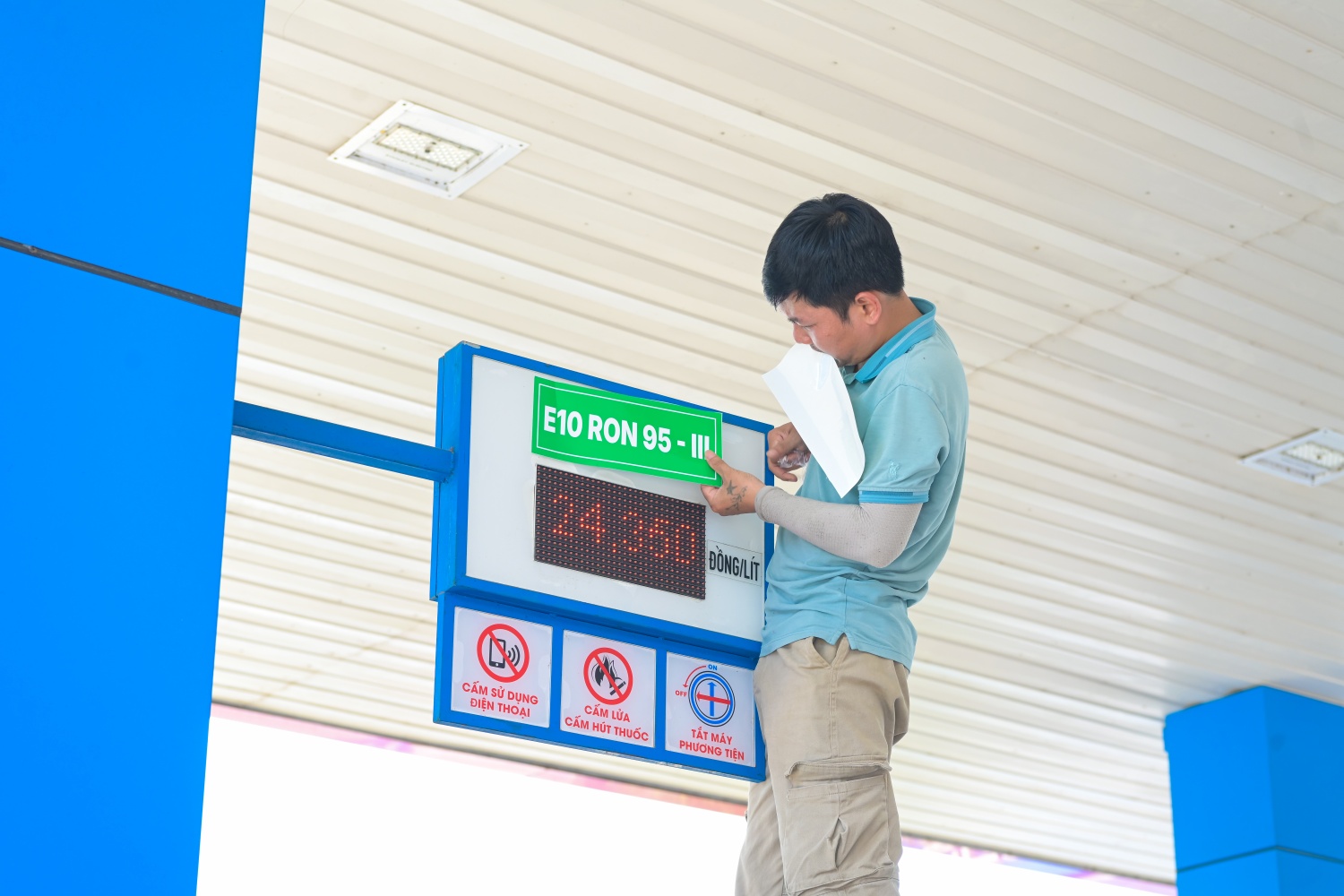 PVOIL hoàn tất công tác chuẩn bị triển khai kinh doanh xăng sinh học E10 tại các cơ sở xăng dầu PVOIL hoàn tất công tác chuẩn bị triển khai kinh doanh xăng sinh học E10 tại các cơ sở xăng dầu