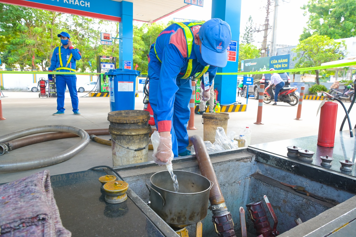 PVOIL hoàn tất công tác chuẩn bị triển khai kinh doanh xăng sinh học E10 tại các cơ sở xăng dầu PVOIL hoàn tất công tác chuẩn bị triển khai kinh doanh xăng sinh học E10 tại các cơ sở xăng dầu