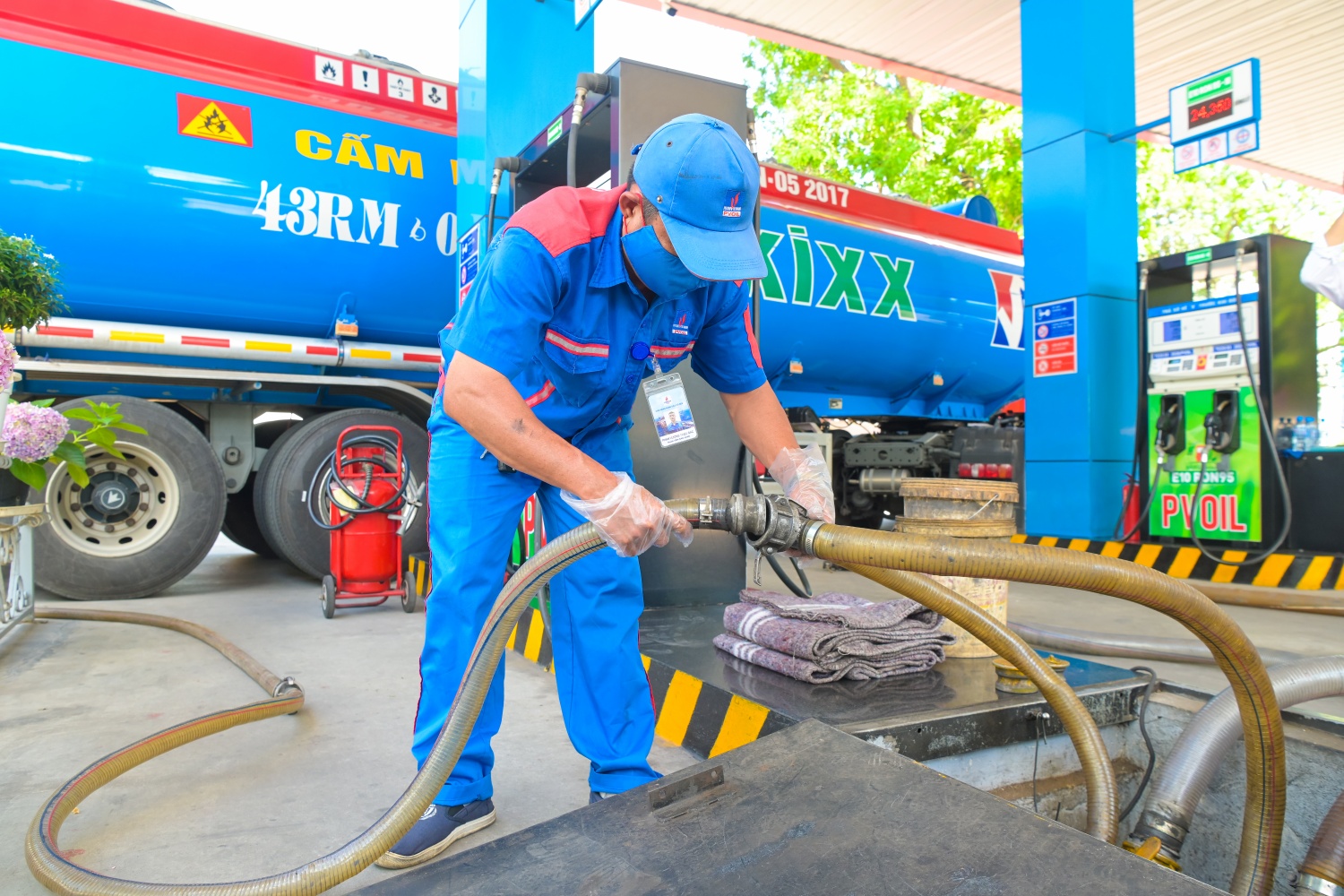 PVOIL hoàn tất công tác chuẩn bị triển khai kinh doanh xăng sinh học E10 tại các cơ sở xăng dầu PVOIL hoàn tất công tác chuẩn bị triển khai kinh doanh xăng sinh học E10 tại các cơ sở xăng dầu