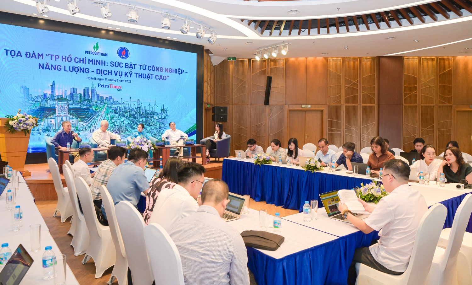 TP Hồ Chí Minh: Từ Nghị quyết 98 đến khát vọng hình thành trục Công nghiệp - Năng lượng - Dịch vụ kỹ thuật cao TP Hồ Chí Minh: Từ Nghị quyết 98 đến khát vọng hình thành trục Công nghiệp - Năng lượng - Dịch vụ kỹ thuật cao