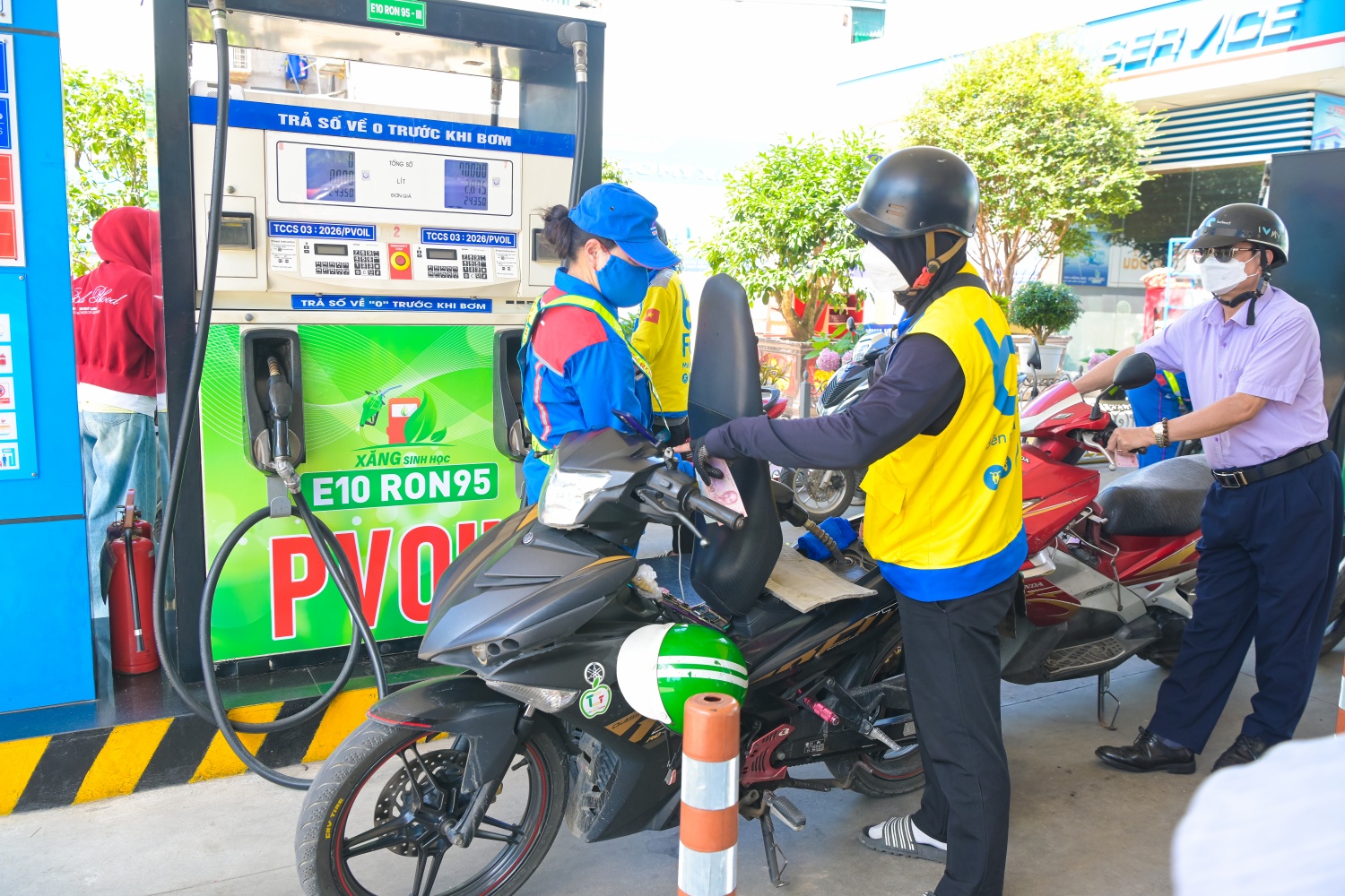 PVOIL chính thức bán xăng sinh học E10 trên toàn hệ thống cửa hàng xăng dầu