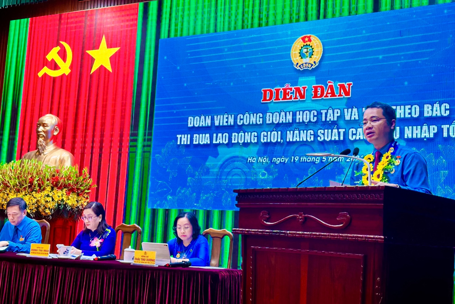Công đoàn Petrovietnam lan tỏa tinh thần học và làm theo Bác bằng những hành động thiết thực vì người lao động Công đoàn Petrovietnam lan tỏa tinh thần học và làm theo Bác bằng những hành động thiết thực vì người lao động