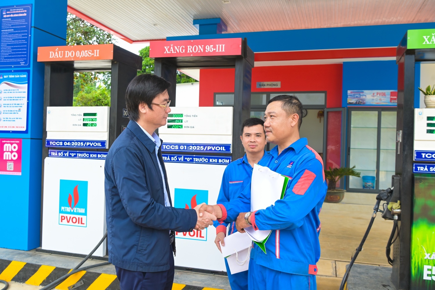 Công đoàn Petrovietnam lan tỏa tinh thần học và làm theo Bác bằng những hành động thiết thực vì người lao động Công đoàn Petrovietnam lan tỏa tinh thần học và làm theo Bác bằng những hành động thiết thực vì người lao động