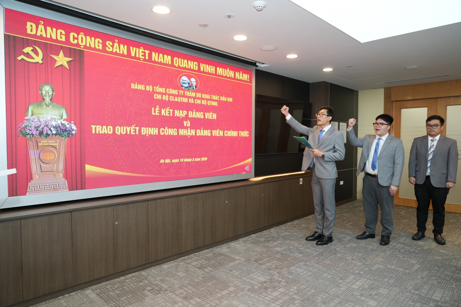 PVEP tổ chức Lễ kết nạp đảng viên nhân kỷ niệm 136 năm Ngày sinh Chủ tịch Hồ Chí Minh