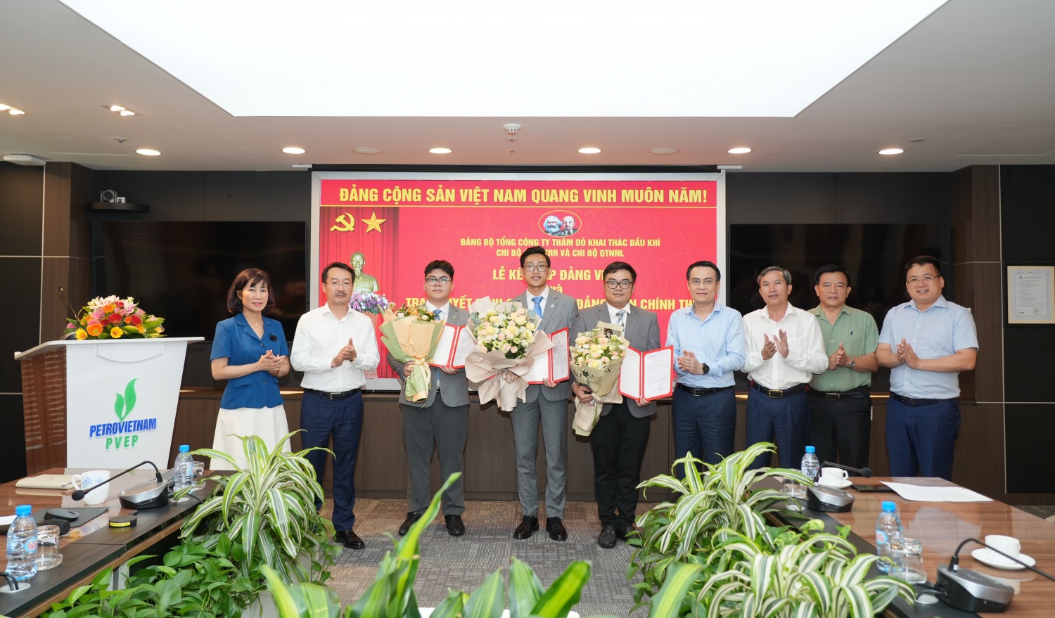 PVEP tổ chức Lễ kết nạp đảng viên nhân kỷ niệm 136 năm Ngày sinh Chủ tịch Hồ Chí Minh
