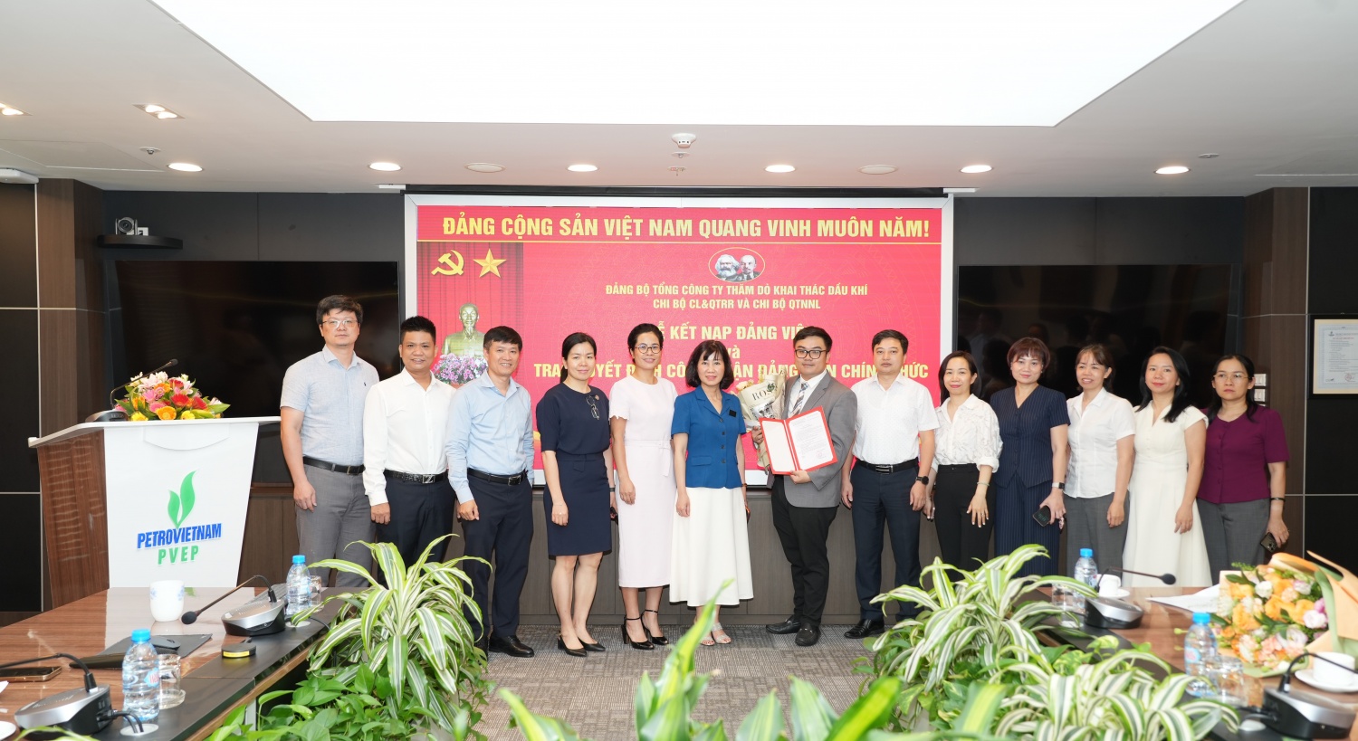 PVEP tổ chức Lễ kết nạp đảng viên nhân kỷ niệm 136 năm Ngày sinh Chủ tịch Hồ Chí Minh
