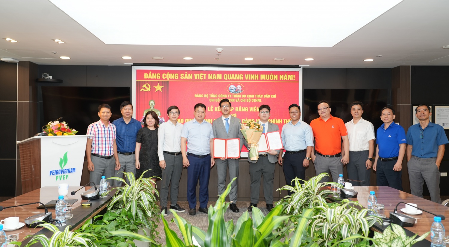 PVEP tổ chức Lễ kết nạp đảng viên nhân kỷ niệm 136 năm Ngày sinh Chủ tịch Hồ Chí Minh