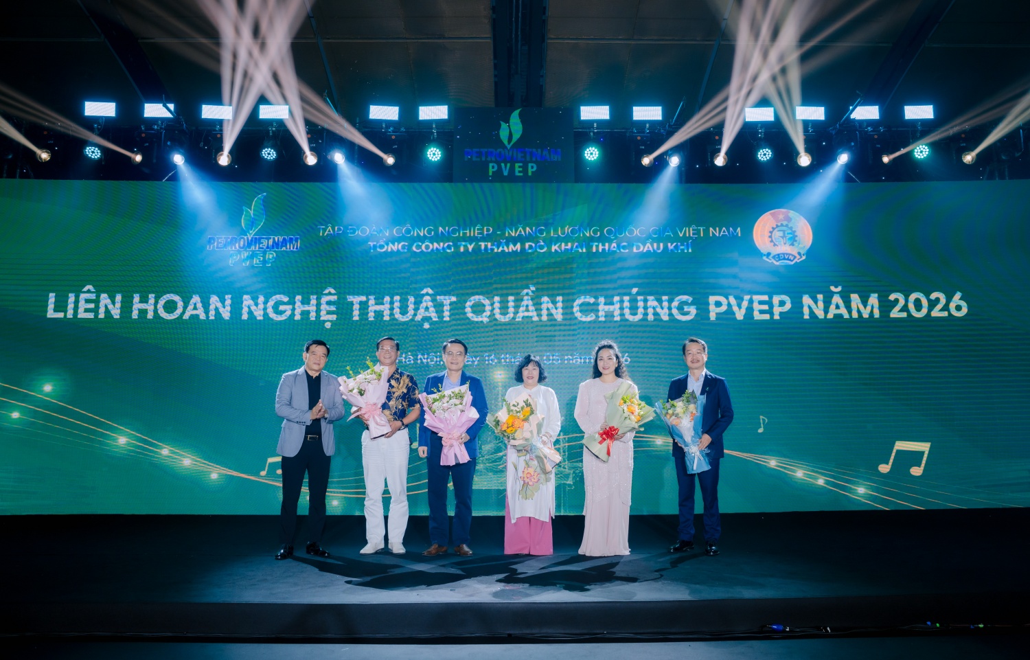 BTC tặng hoa BGK BTC tặng hoa BGK