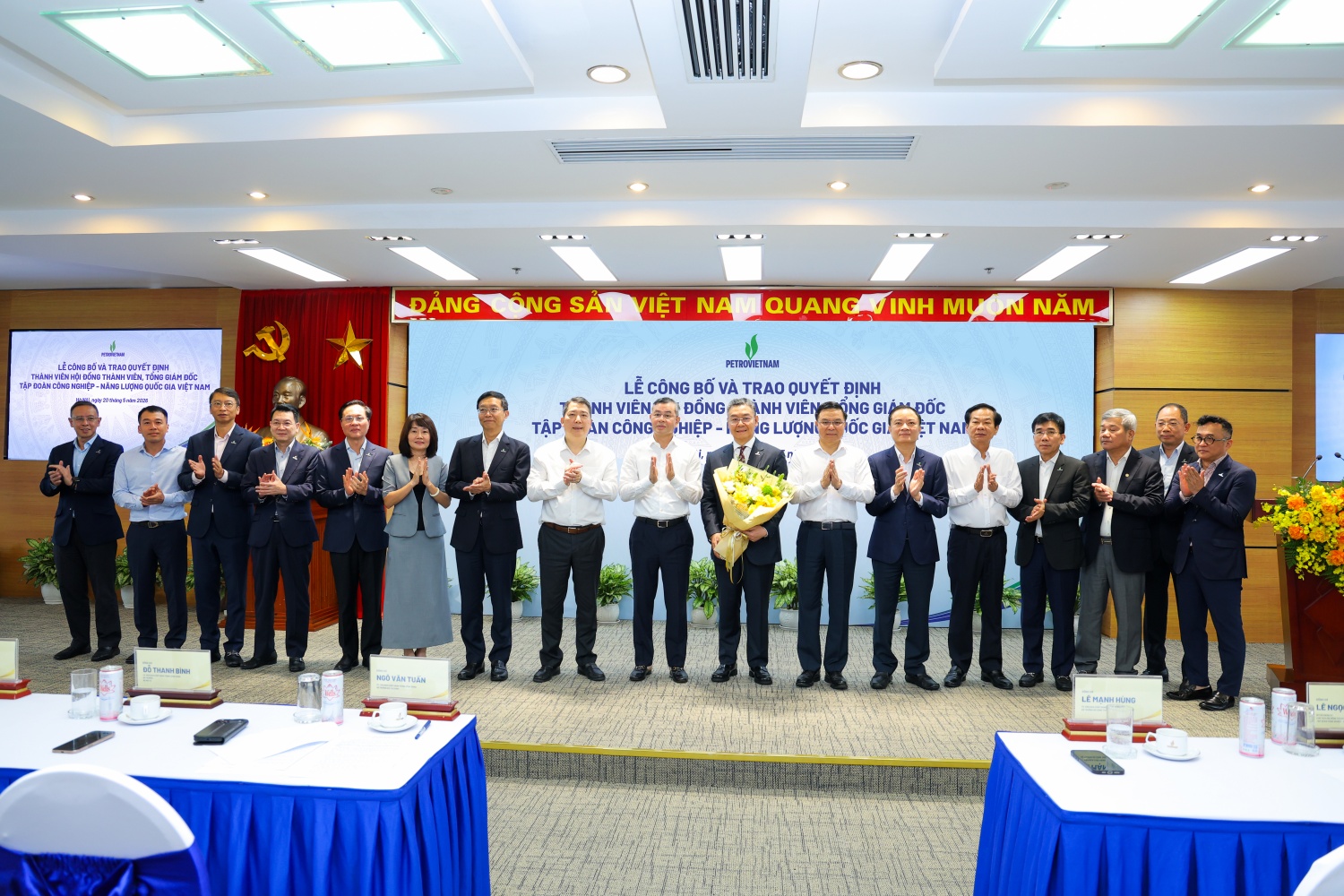 Công bố và trao quyết định Thành viên HĐTV, Tổng Giám đốc Tập đoàn Công nghiệp - Năng lượng Quốc gia Việt Nam