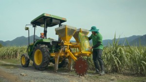 [VIDEO] Phú Mỹ cùng nông dân Lào tăng năng suất mía bằng giải pháp canh tác bền vững