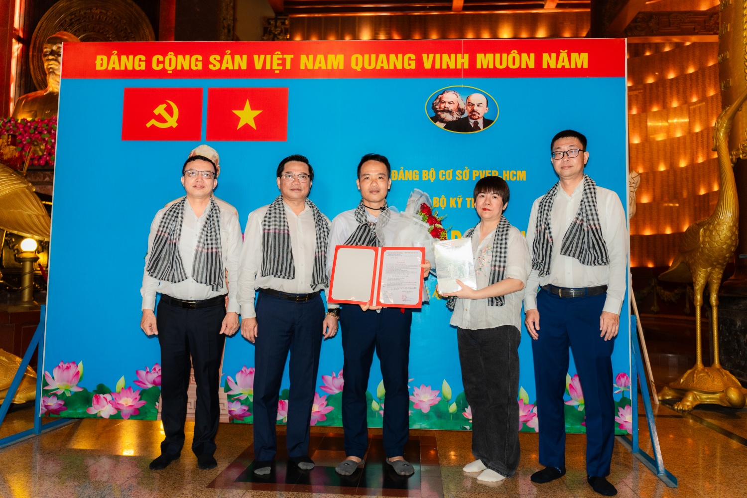 Chi bộ Kỹ thuật PVEP HCM kết nạp 3 đảng viên mới
