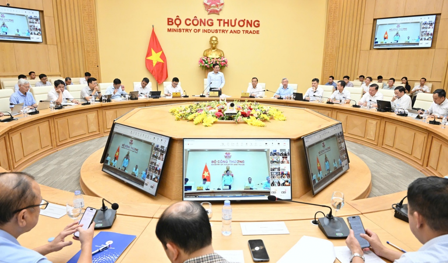 Dấu ấn từ sự đổi mới tư duy quản trị hệ thống điện