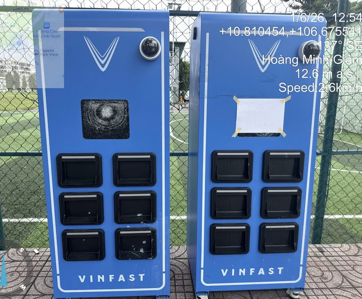 Đập một tủ pin và cách ta ứng xử với doanh nghiệp lớn