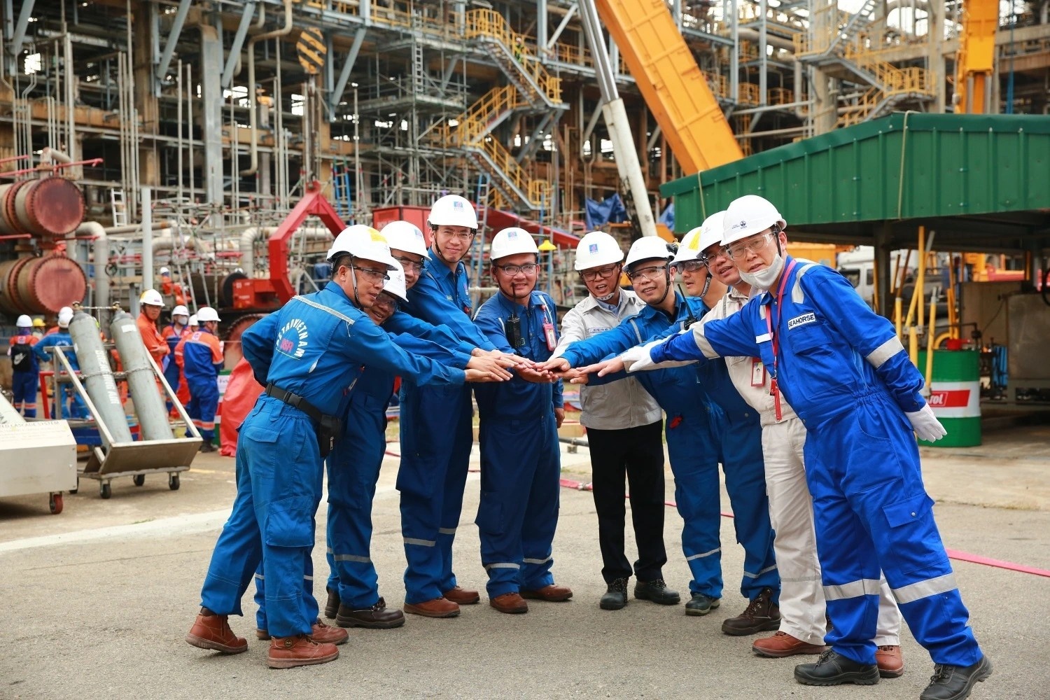 Đảng ủy Petrovietnam tăng cường lãnh đạo công tác tuyên truyền, giáo dục chính trị, tư tưởng, pháp luật cho người lao động