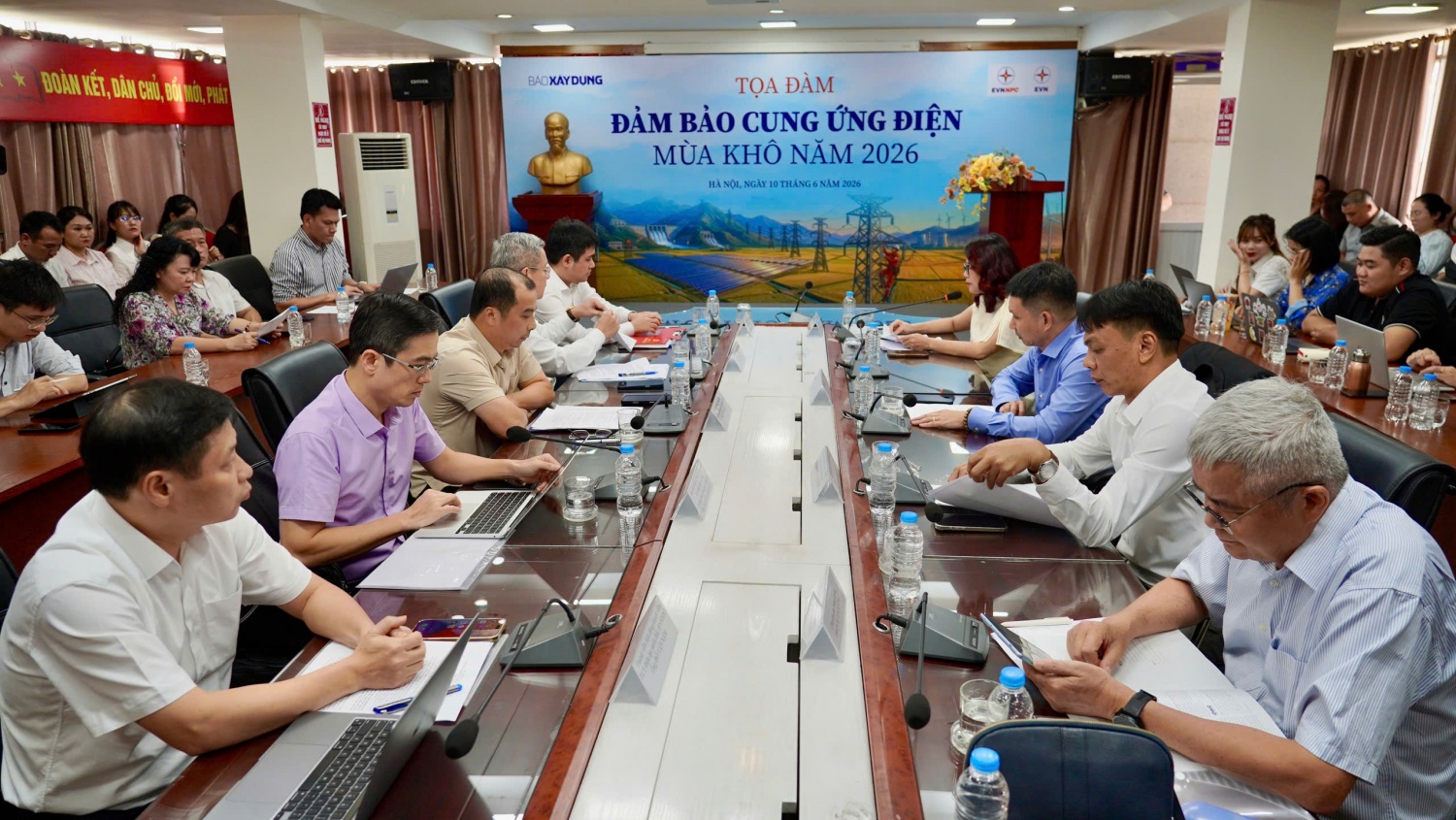 Mỗi năm miền Bắc cần thêm một nhà máy Thủy điện Hòa Bình để đáp ứng tăng trưởng phụ tải Mỗi năm miền Bắc cần thêm một nhà máy Thủy điện Hòa Bình để đáp ứng tăng trưởng phụ tải