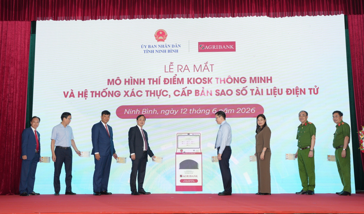 Agribank đồng hành cùng tỉnh Ninh Bình triển khai mô hình Kiosk thông minh: “Cú hích” chuyển đổi số hành chính công Agribank đồng hành cùng tỉnh Ninh Bình triển khai mô hình Kiosk thông minh: “Cú hích” chuyển đổi số hành chính công