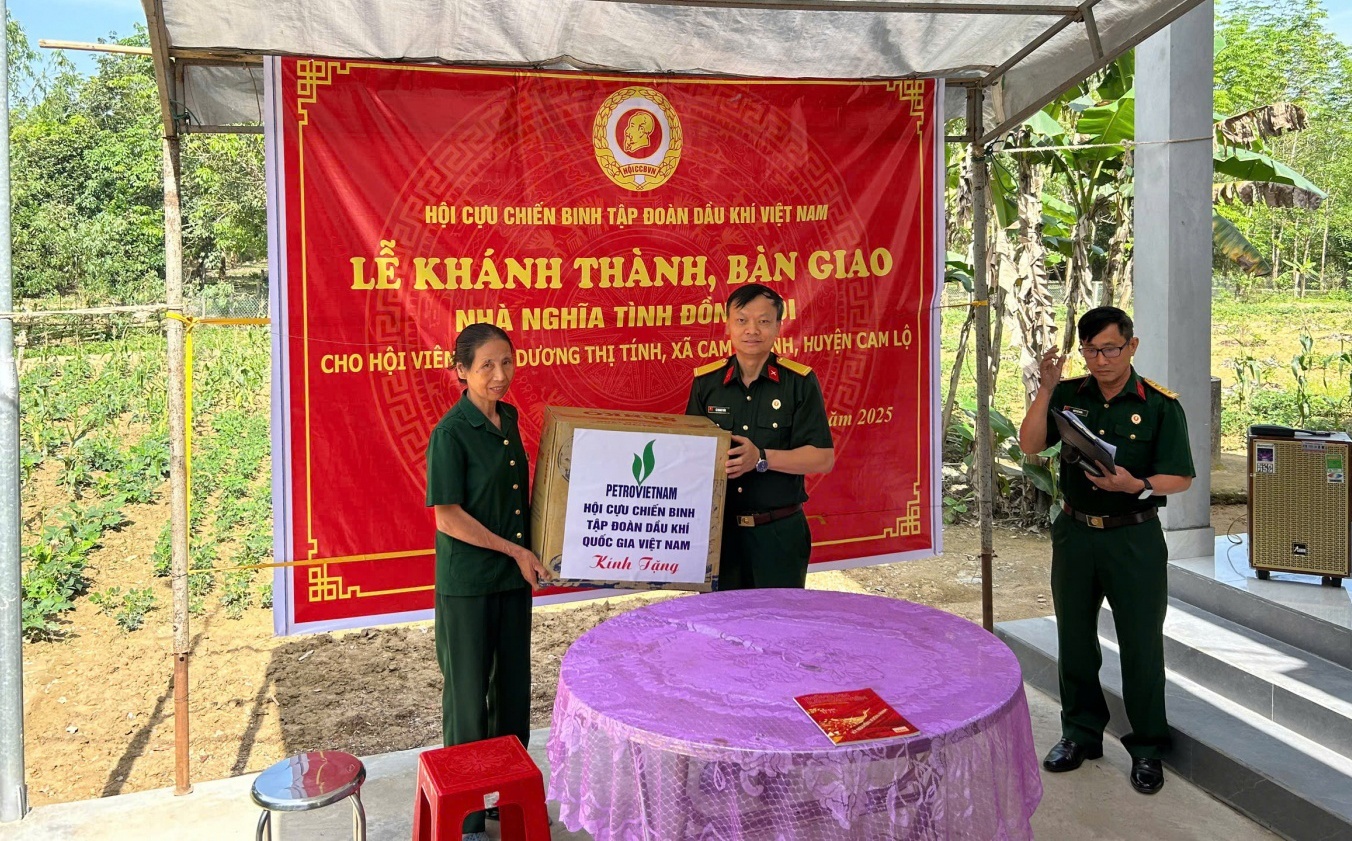 Hội CCB Petrovietnam trao nhà “Nghĩa tình đồng đội” tại tỉnh Quảng Trị