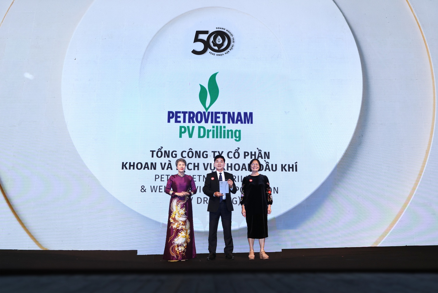 Ông Hồ Vũ Hải – Phó Tổng giám đốc Tổng công ty đại diện PV Drilling nhận danh hiệu Top 50 Doanh nghiệp phát triển bền vững năm 2026