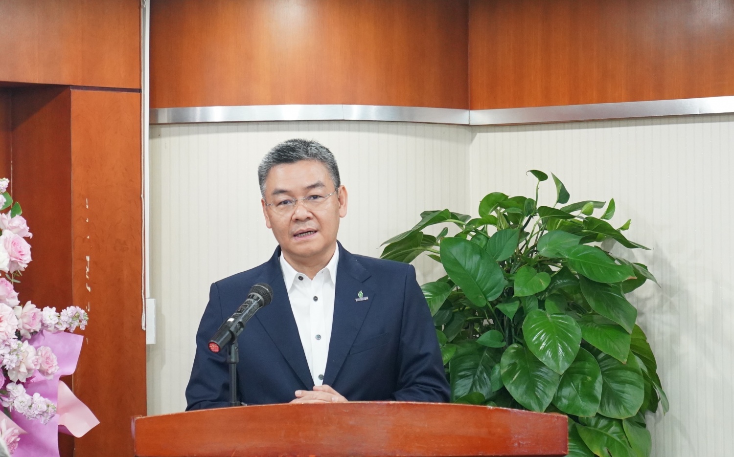 Petrovietnam trao quyết định giao nhiệm vụ Viện trưởng Viện Dầu khí Việt Nam Petrovietnam trao quyết định giao nhiệm vụ Viện trưởng Viện Dầu khí Việt Nam