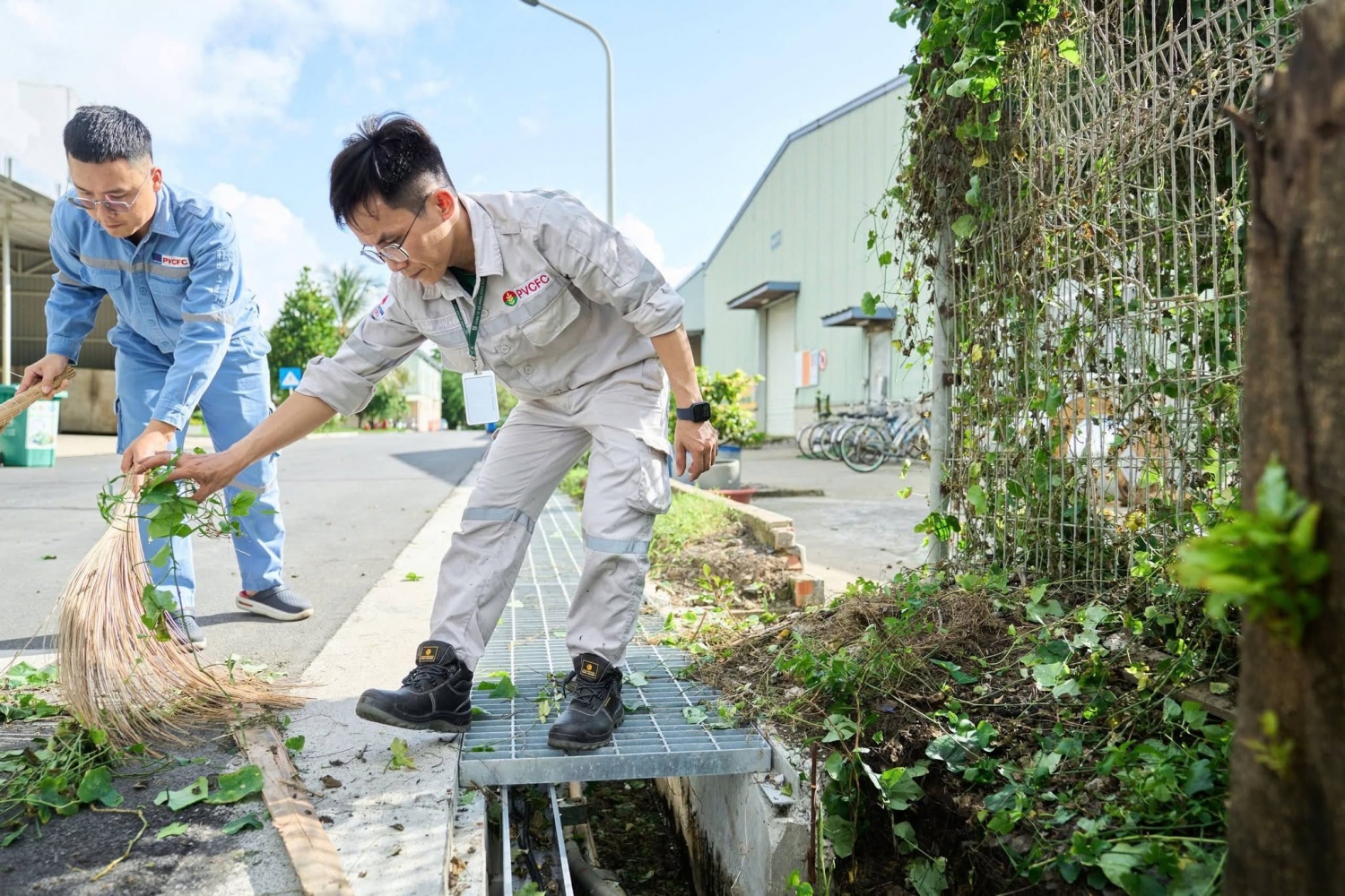 Phân bón Cà Mau phát động ra quân tổng vệ sinh môi trường công nghiệp