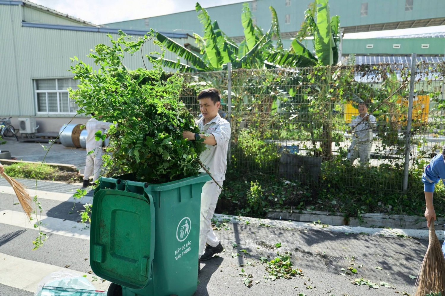 Phân bón Cà Mau phát động ra quân tổng vệ sinh môi trường công nghiệp