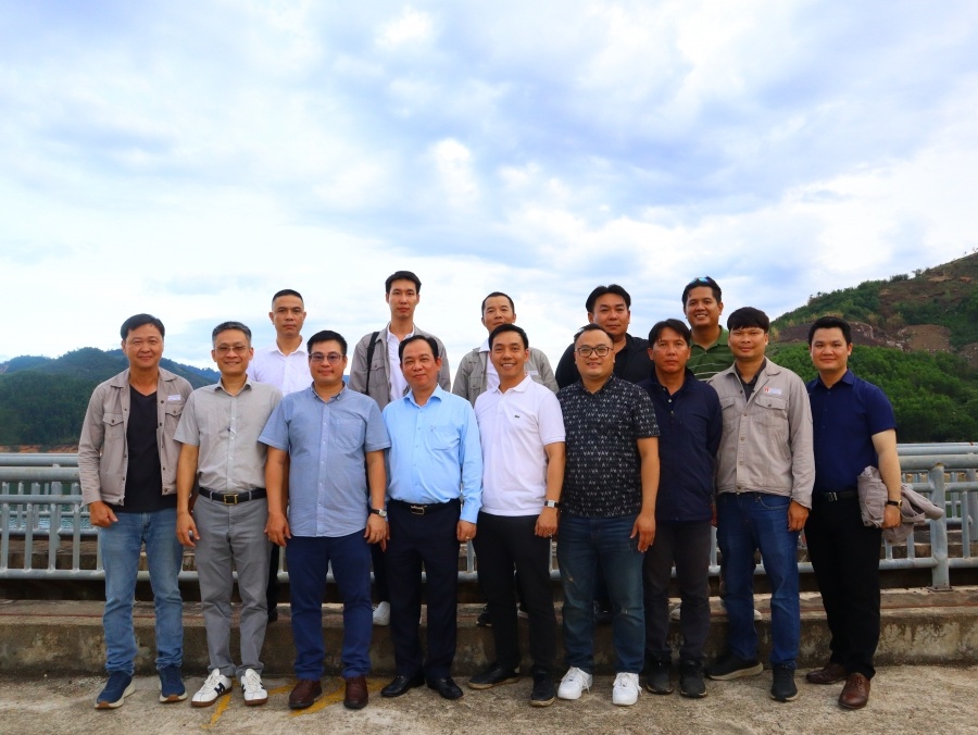 Khảo sát đầu tư dự án điện mặt trời tại hồ Thủy điện Đakđrinh Khảo sát đầu tư dự án điện mặt trời tại hồ Thủy điện Đakđrinh