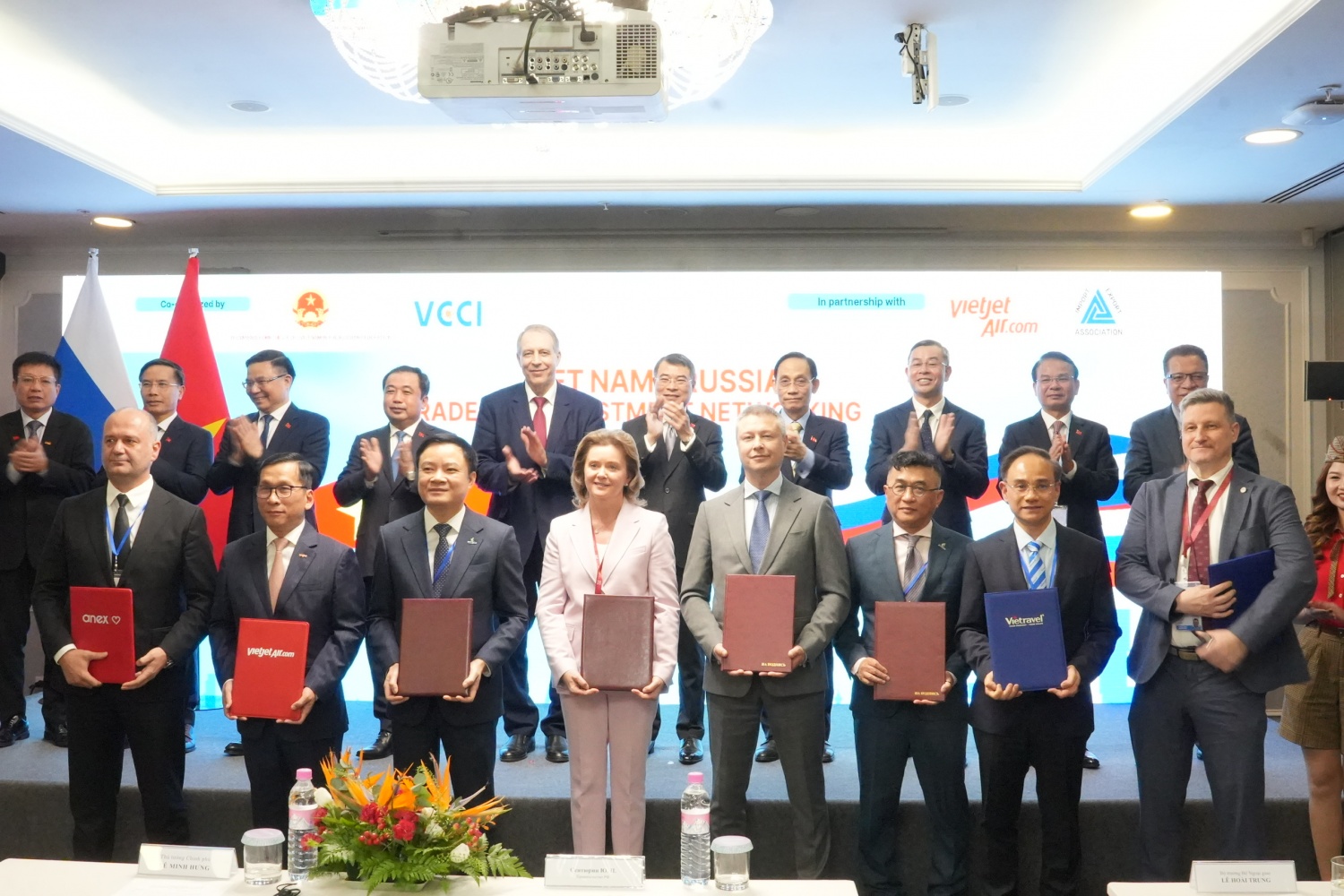 Thủ tướng Lê Minh Hưng chứng kiến trao thoả thuận hợp tác, biên bản ghi nhớ giữa các doanh nghiệp Việt Nam và Liên bang Nga Thủ tướng Lê Minh Hưng chứng kiến trao văn kiện hợp tác giữa Petrovietnam với các doanh nghiệp năng lượng hàng đầu của Nga