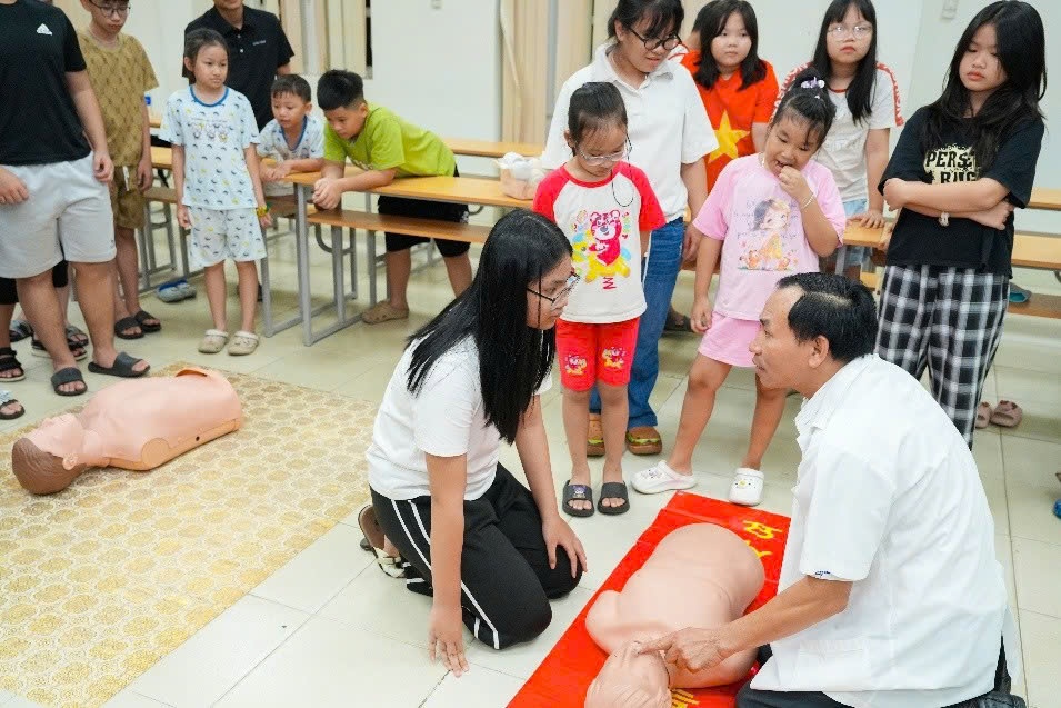 Thanh niên PTSC M&C trang bị kỹ năng sơ cấp cứu cho thiếu nhi trong dịp hè 2026