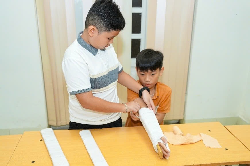 Thanh niên PTSC M&C trang bị kỹ năng sơ cấp cứu cho thiếu nhi trong dịp hè 2026