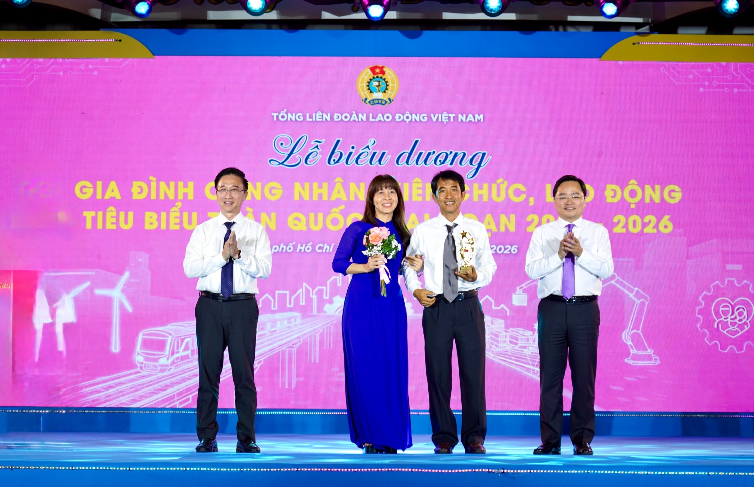 Hai gia đình người lao động Petrovietnam được tuyên dương “Gia đình tiêu biểu toàn quốc”
