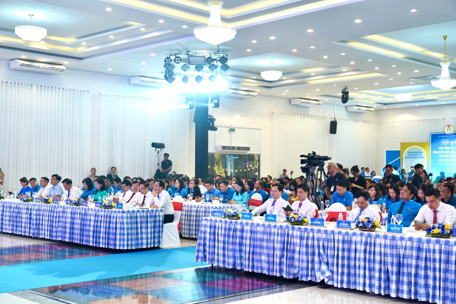 Hai gia đình người lao động Petrovietnam được tuyên dương “Gia đình tiêu biểu toàn quốc”