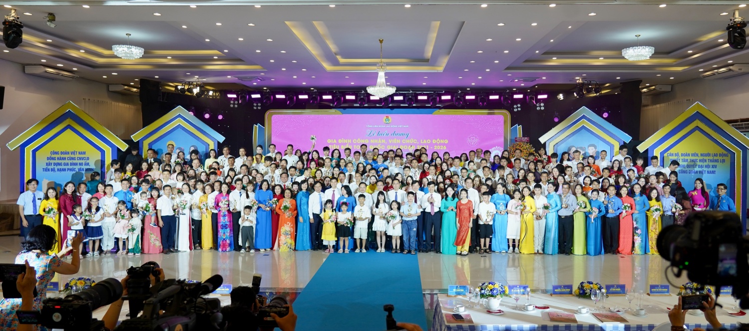 Hai gia đình người lao động Petrovietnam được tuyên dương “Gia đình tiêu biểu toàn quốc”