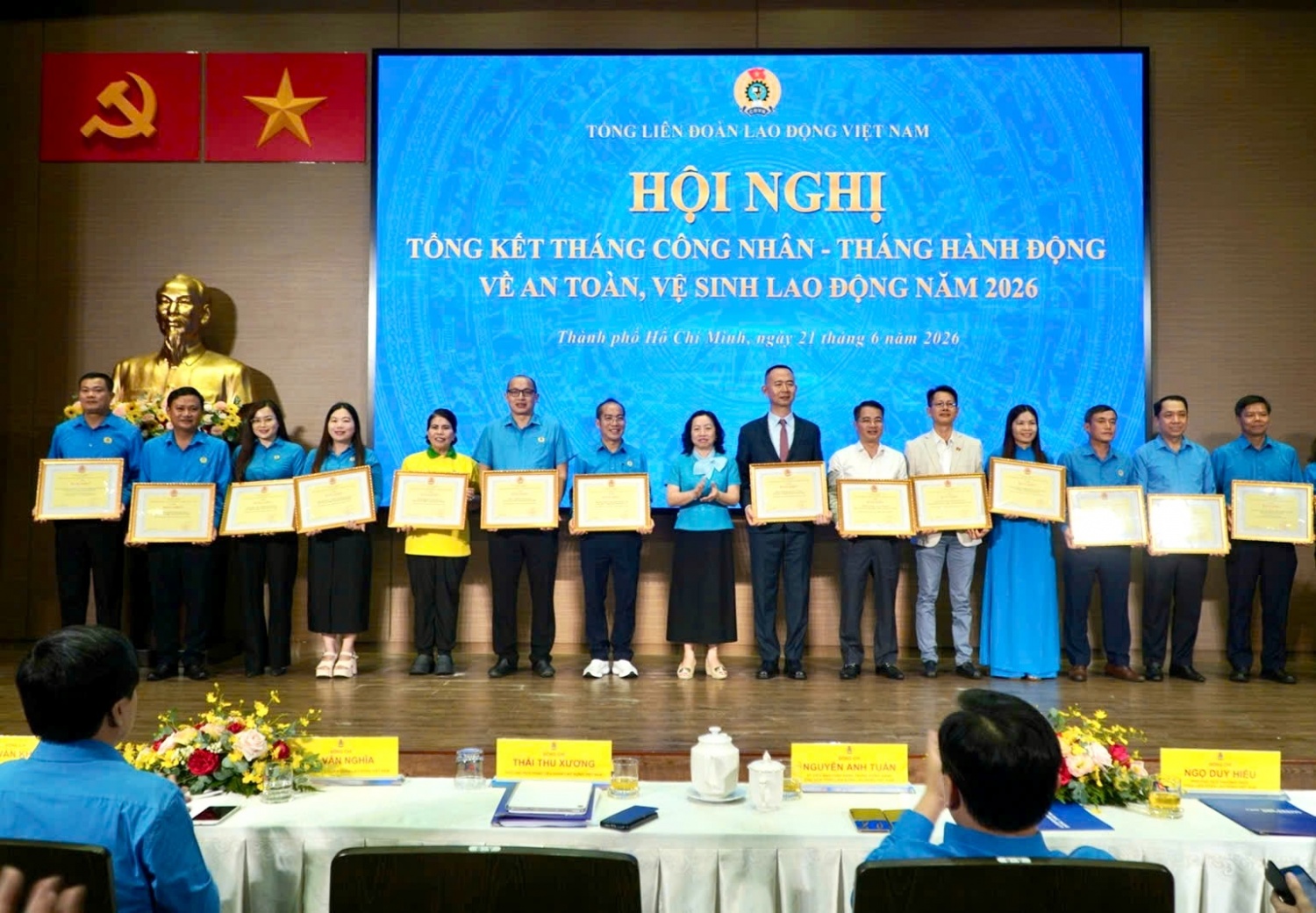 Công đoàn Petrovietnam được vinh danh đạt thành tích xuất sắc trong Tháng Công nhân và Tháng hành động về ATVSLĐ năm 2026