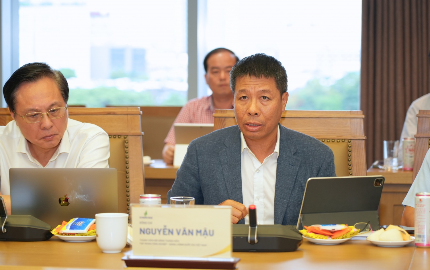 Thành viên HĐTV Petrovietnam Nguyễn Văn Mậu báo cáo tại buổi làm việc
