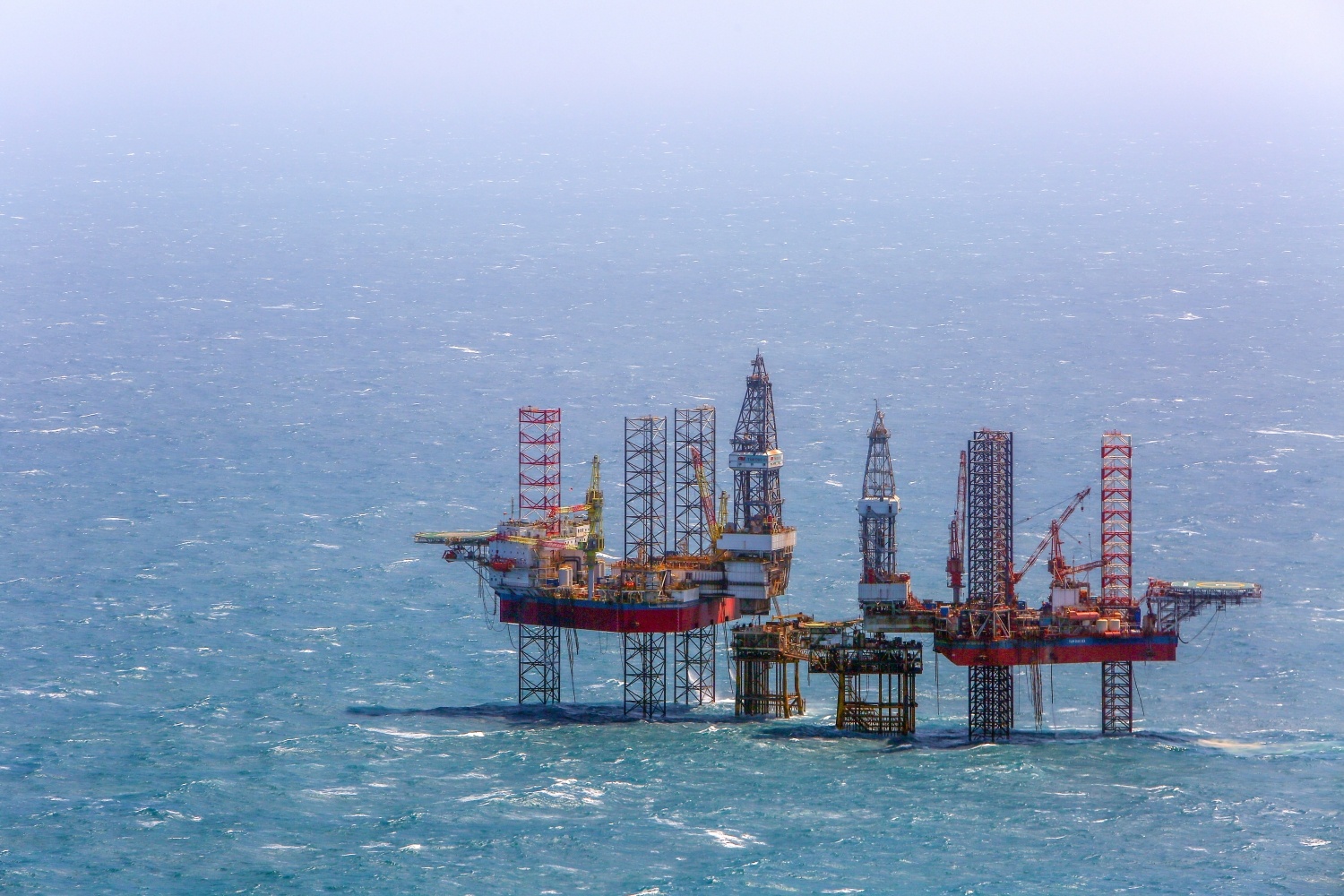 Tam Đảo 05 là một trong những giàn khoan tự nâng hiện đại của Vietsovpetro với trọng lượng khoảng 18.000 tấn, chiều dài thân giàn 167 m và khả năng hoạt động tại vùng biển sâu tới 120 m. Sau khi hoàn thành đại tu tại dock sửa chữa của PVSM, giàn khoan sẽ 