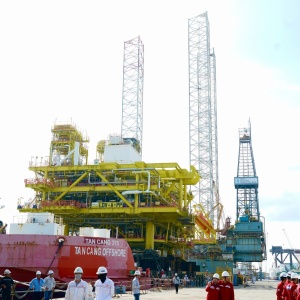 PTSC M&C hạ thủy giàn xử lý trung tâm Lạc Đà Vàng-A, sẵn sàng cho giai đoạn lắp đặt ngoài khơi