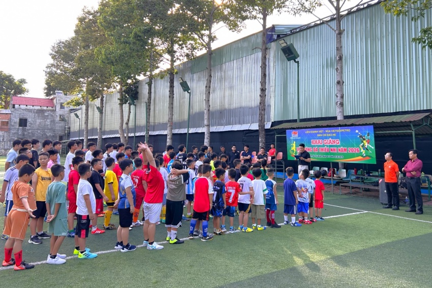 Vietsovpetro khai giảng lớp Bóng đá cơ bản hè 2026 cho con em CBCNV