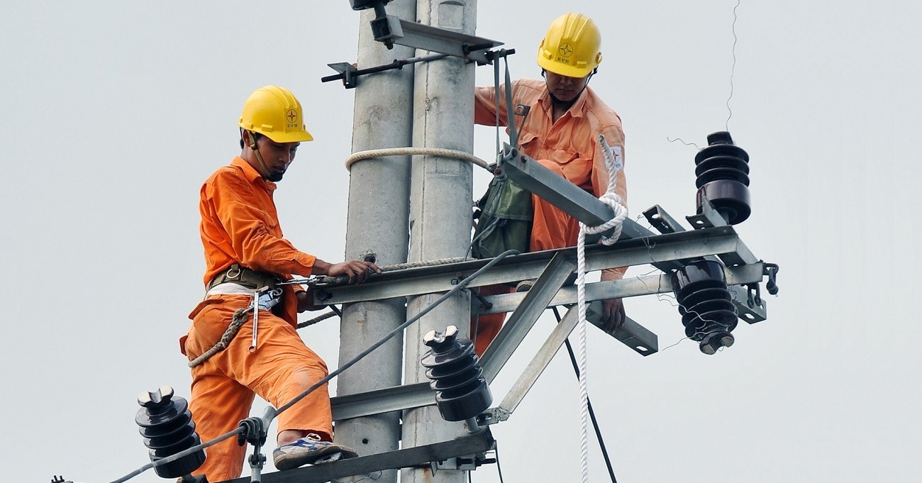 Bảo đảm an toàn hệ thống điện trước bão số 1 và mưa lũ sau bão
