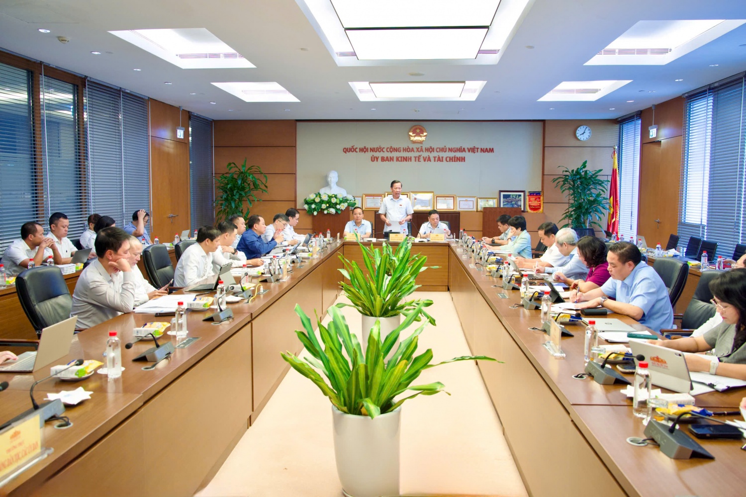 Petrovietnam kiến nghị tách bạch nhiệm vụ chính trị và kinh doanh trong Luật Dầu khí Petrovietnam kiến nghị tách bạch nhiệm vụ chính trị và kinh doanh trong Luật Dầu khí