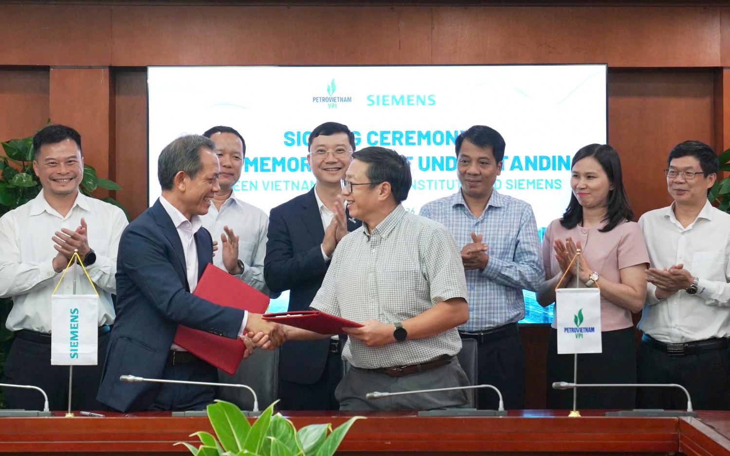 VPI và Siemens hợp tác nghiên cứu và ứng dụng các giải pháp công nghệ số VPI và Siemens hợp tác nghiên cứu và ứng dụng các giải pháp công nghệ số