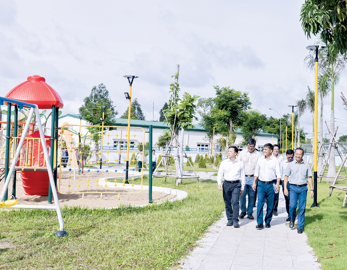 Mái nhà chung giữa vùng cực Nam