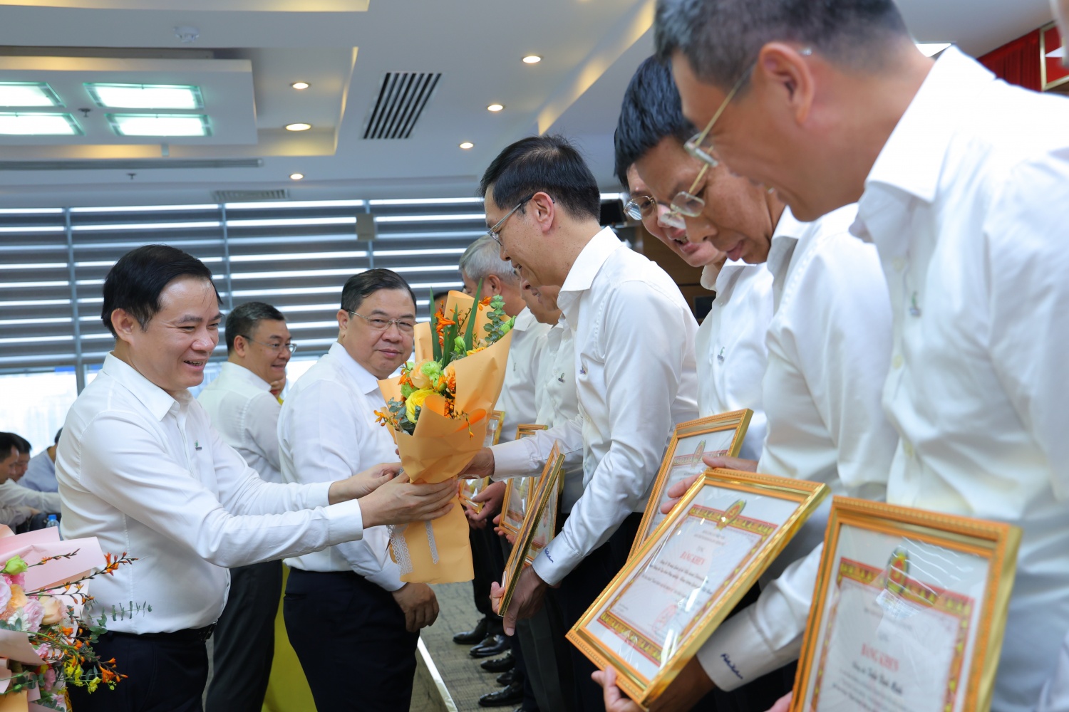 Phó Thủ tướng Thường trực Phạm Gia Túc dự Hội nghị sơ kết công tác 6 tháng đầu năm của Petrovietnam
