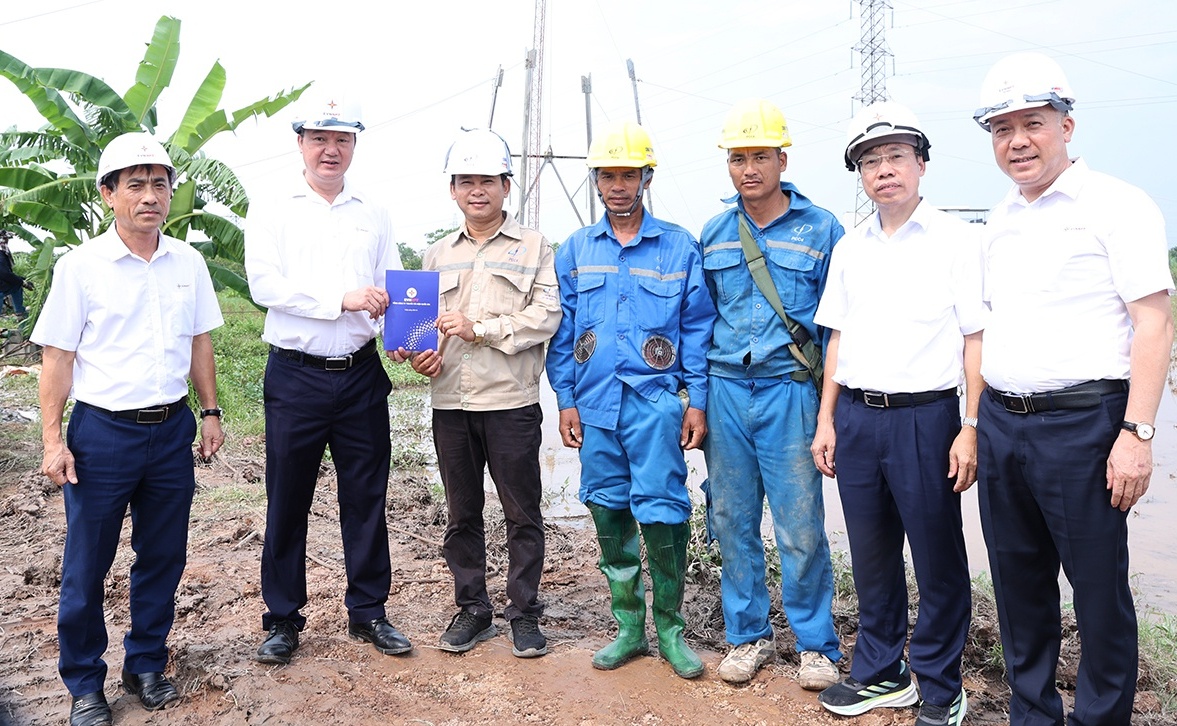 Quyết tâm hoàn thành Dự án đường dây 500/220kV Nho Quan - Phủ Lý - Thường Tín trong tháng 7/2026