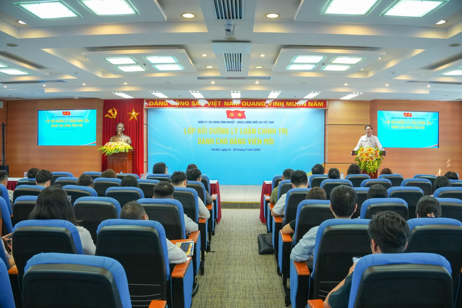 Petrovietnam khai giảng lớp bồi dưỡng lý luận chính trị dành cho đảng viên mới năm 2026