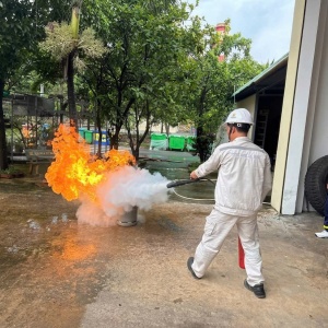 Nhà máy Đạm Cà Mau tổ chức huấn luyện PCCC và CNCH, nâng cao năng lực ứng phó sự cố