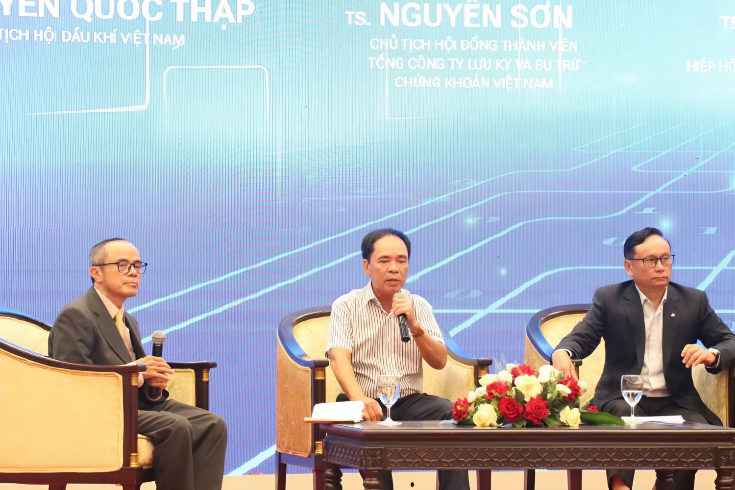 Để năng lượng thực sự trở thành bệ đỡ cho mục tiêu tăng trưởng hai con số?