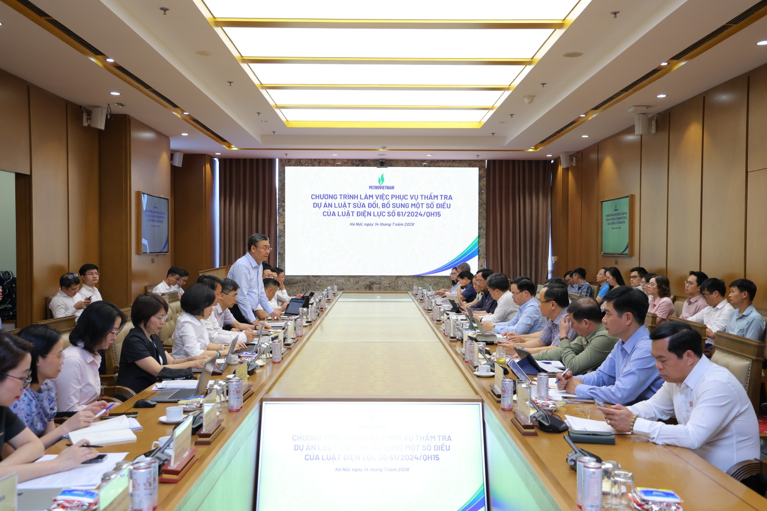 Xây dựng hành lang pháp lý chất lượng, khả thi, thúc đẩy ngành năng lượng phát triển bền vững