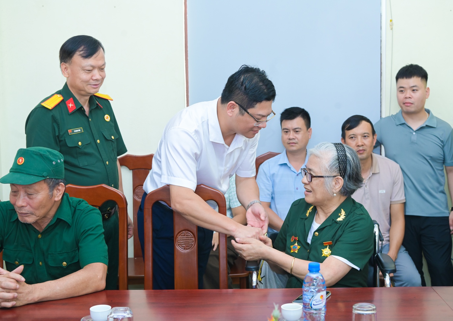 Petrovietnam thăm và tặng quà các thương, bệnh binh tại Hưng Yên, Ninh Bình