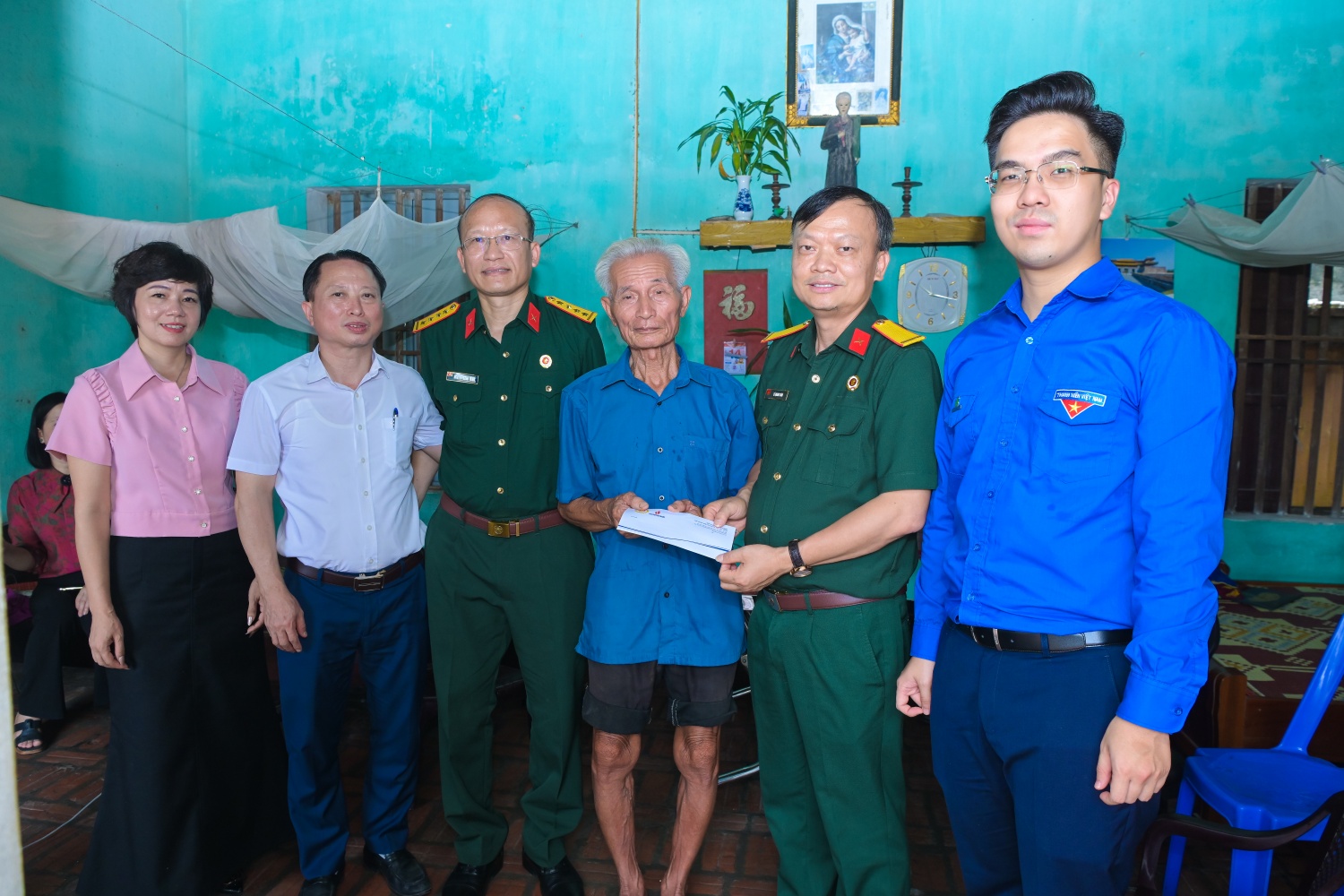 Petrovietnam thăm và tặng quà các thương, bệnh binh tại Hưng Yên, Ninh Bình